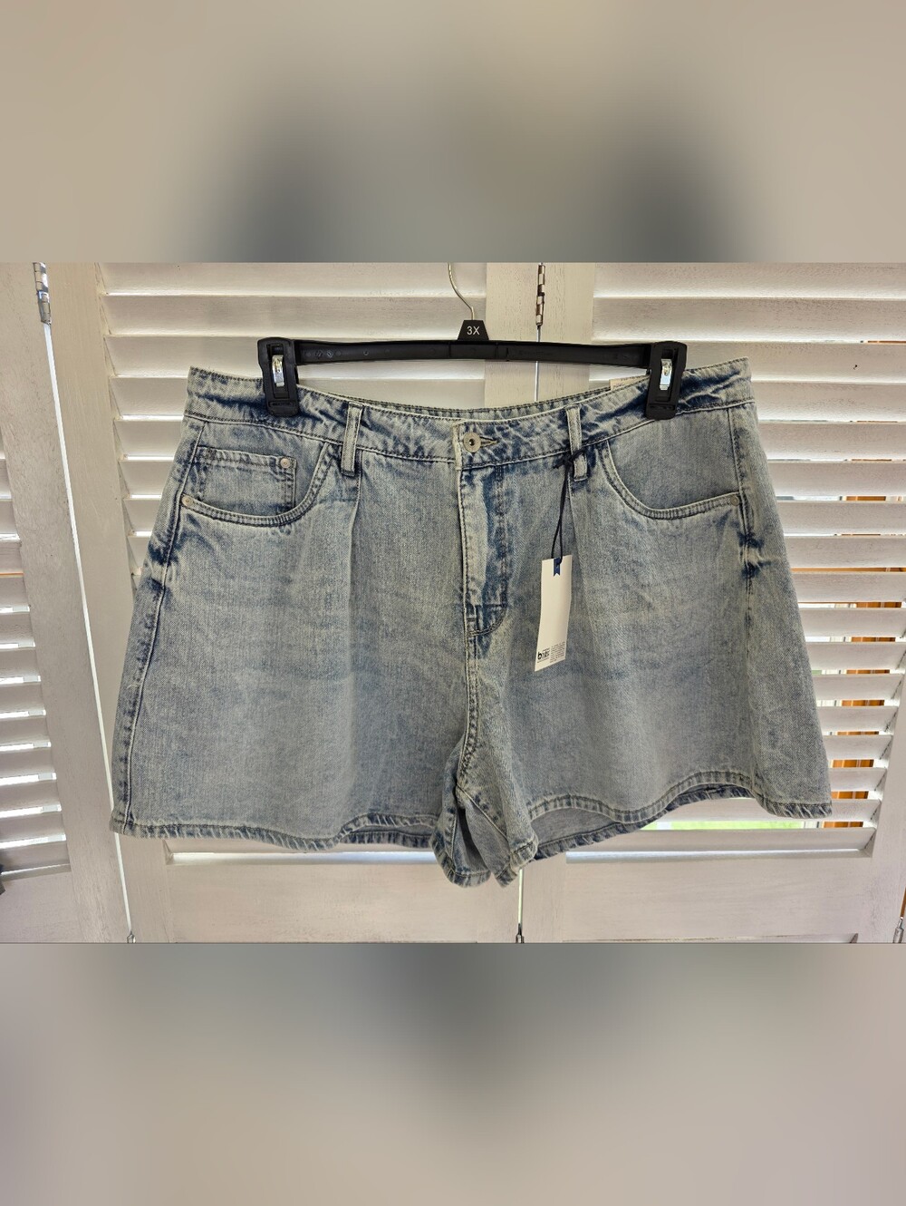 Wildflower Women's Plus Size Shorts 16W